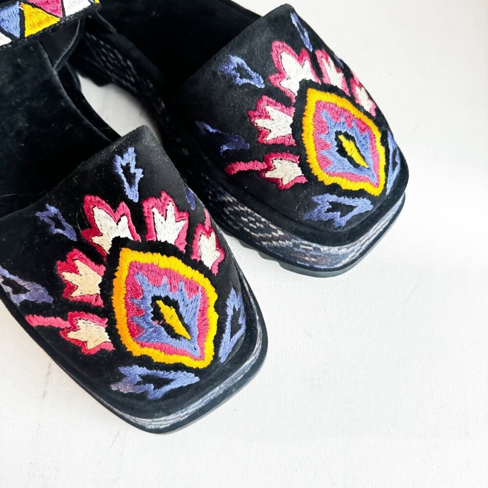 Farm Rio Embroidered Floral Platform Sandals 11 - Picture 4 of 10